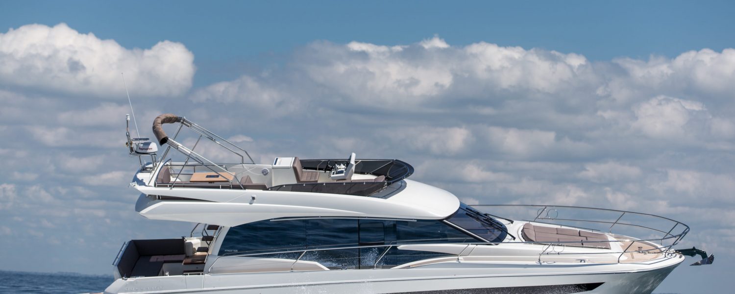 Belle Ile le 31/05/2017, la nouvelle Prestige 520.
Photo © Jean-Marie LIOT pour Prestige Yacht
