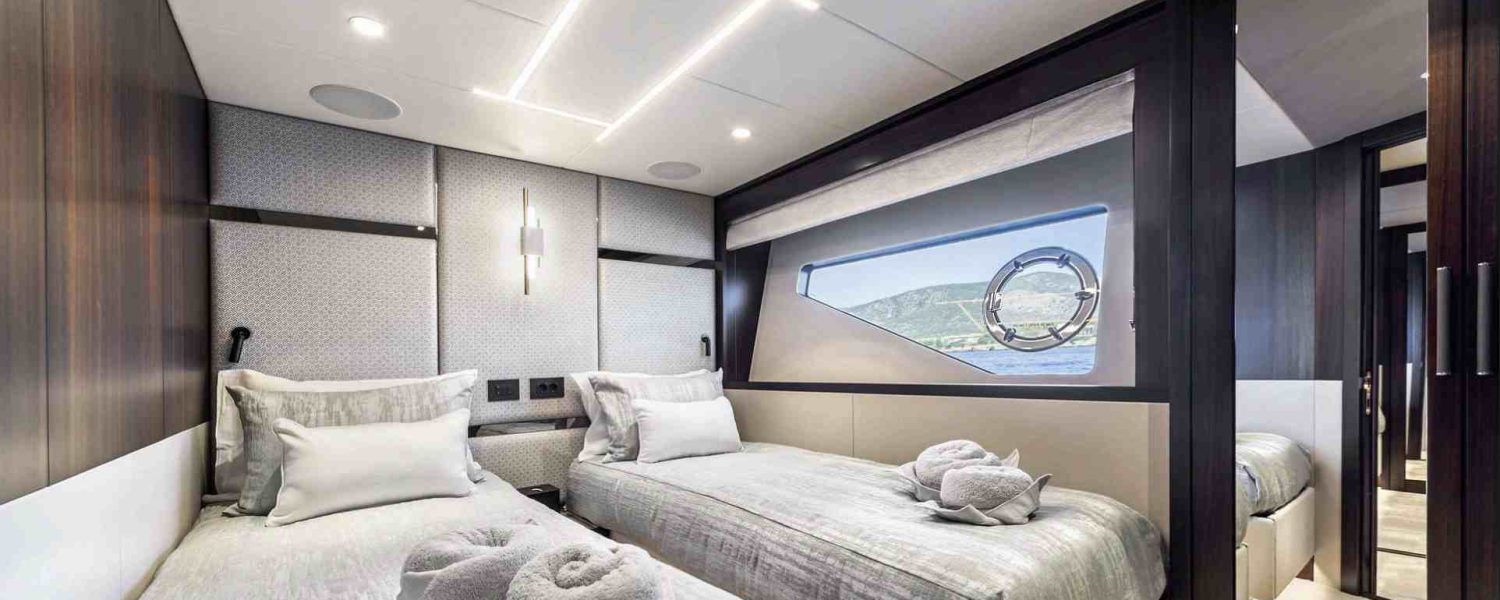 Mallorca yacht charter boat junior 22