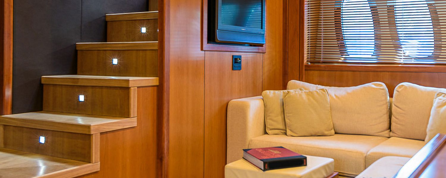 interior-predatora-108-casino-royale-7