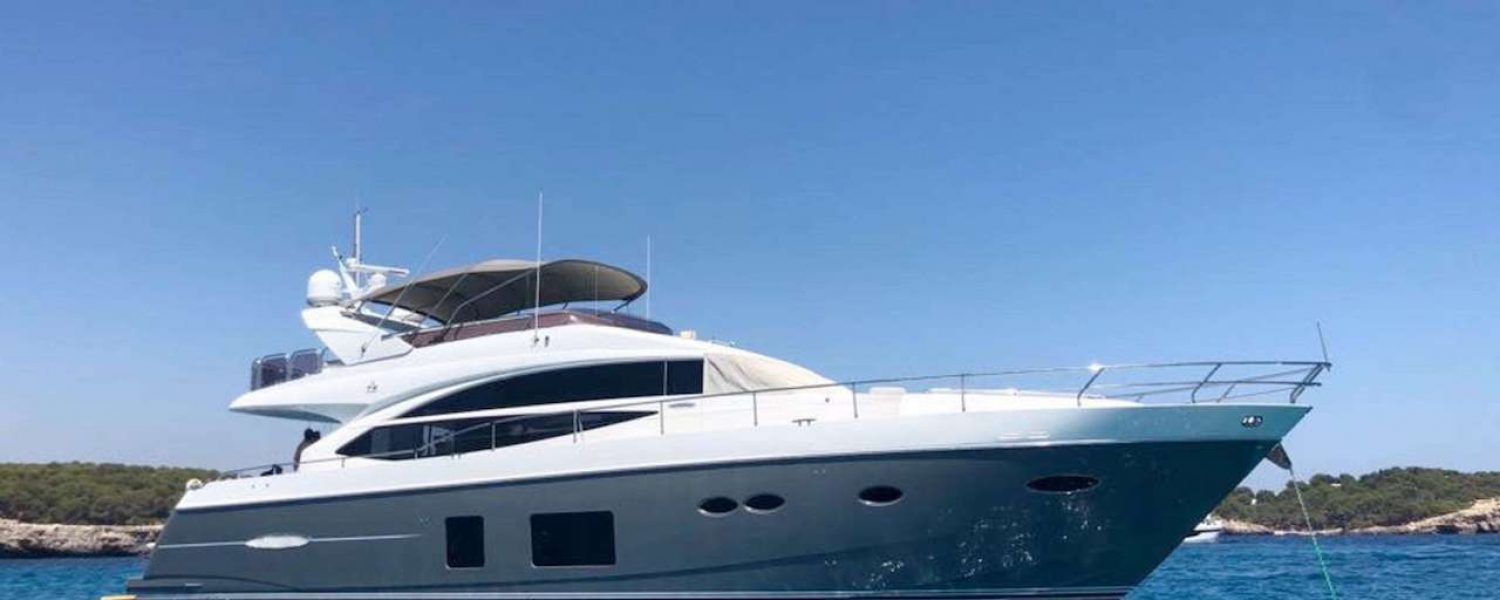 princess-72-flybridge-charter-luxury-yacht-mallorca-easyboats-anchor-view